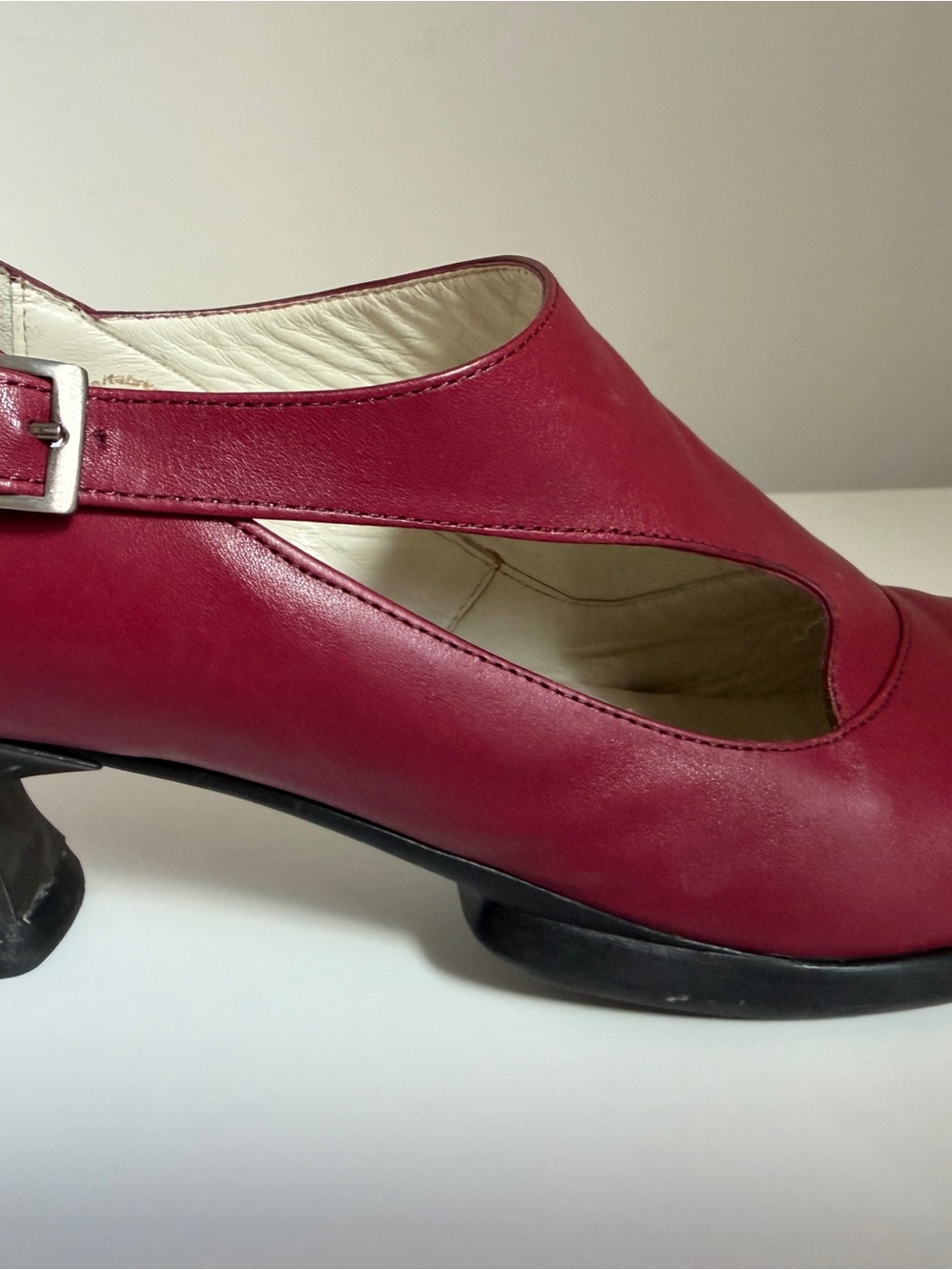 John Fluevog Gracias Cherry Size 10 - Picture 5 of 16